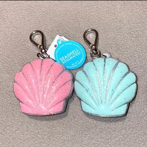 Seashell pocketbac holders